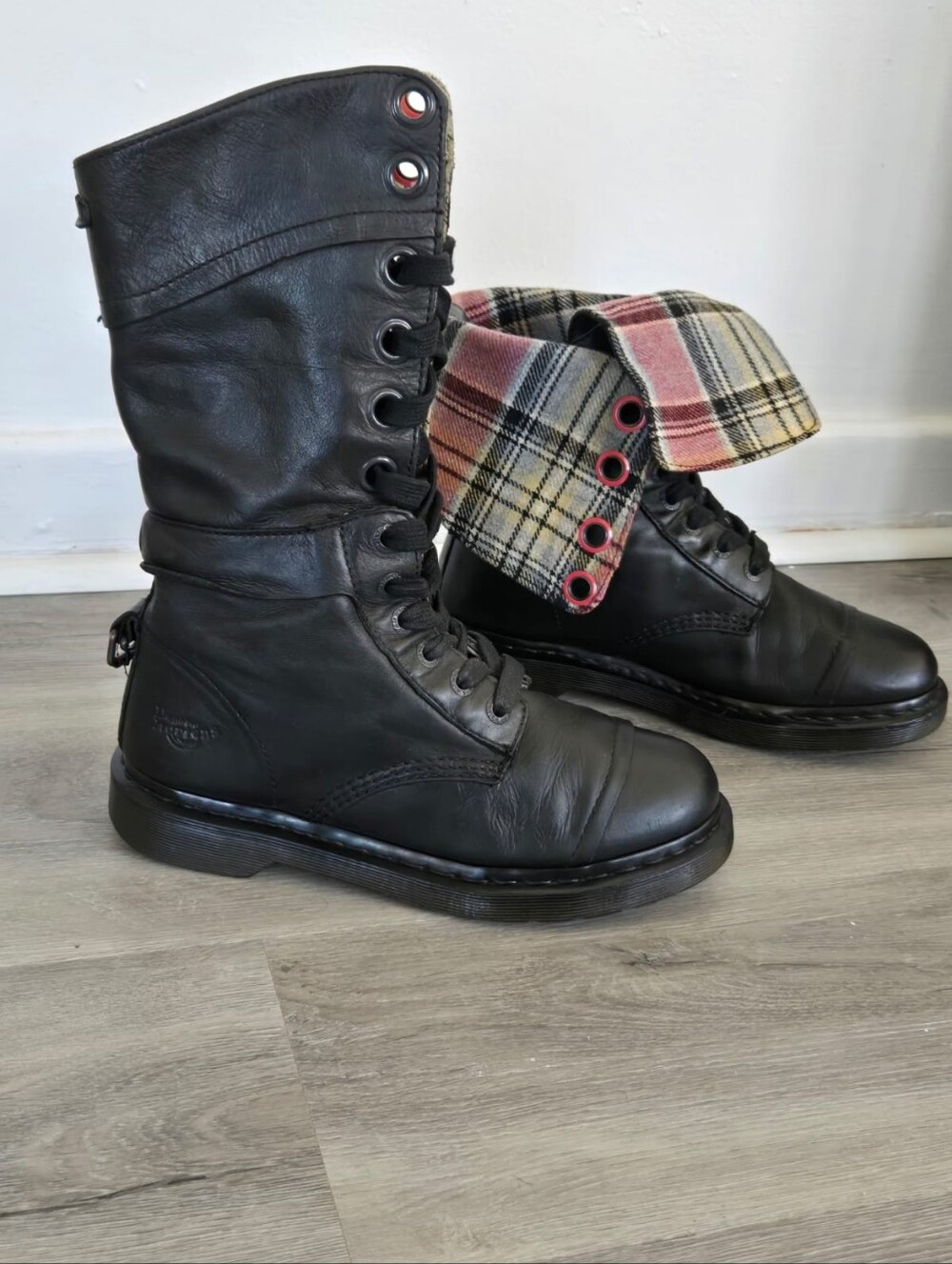 Dr. Martens Black Leather Lace-Up Combat Boots Triumph SZ 9 - Picture 3 of 8
